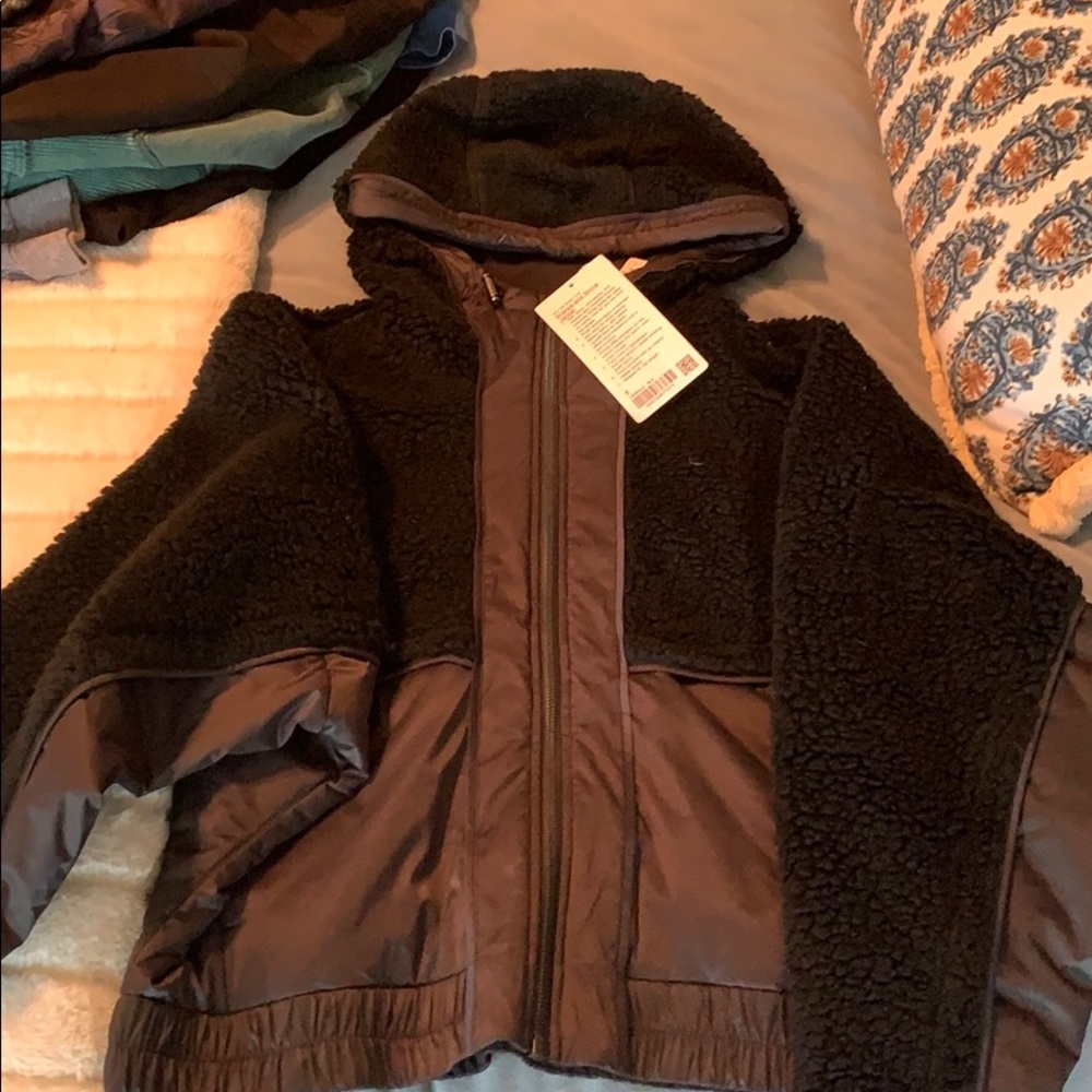 Sherpa and shine jacket - black size 8 BNWT